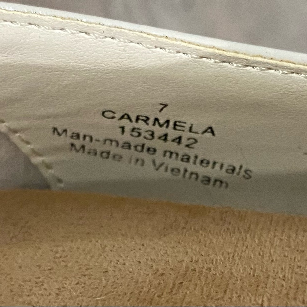 🌟🌟 2/$10 🌟🌟 Patent Faux Leather Tan Round Toe Block Heel Pumps - Picture 6 of 13